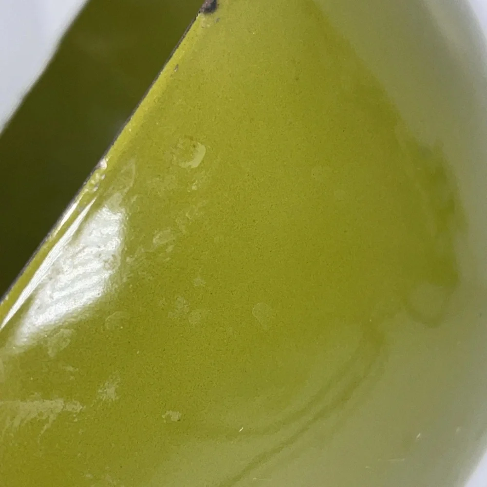 CATHRINEHOLM 1960s avocado green enamel salad bowl mid century kitchen 9.75”wide